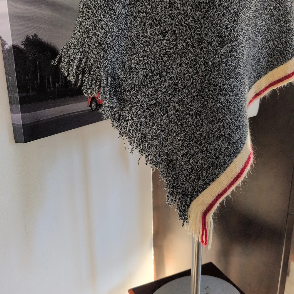 Roots Knit with Cream and Red Stripes and Brown Leather Tag - Picture 5 of 7